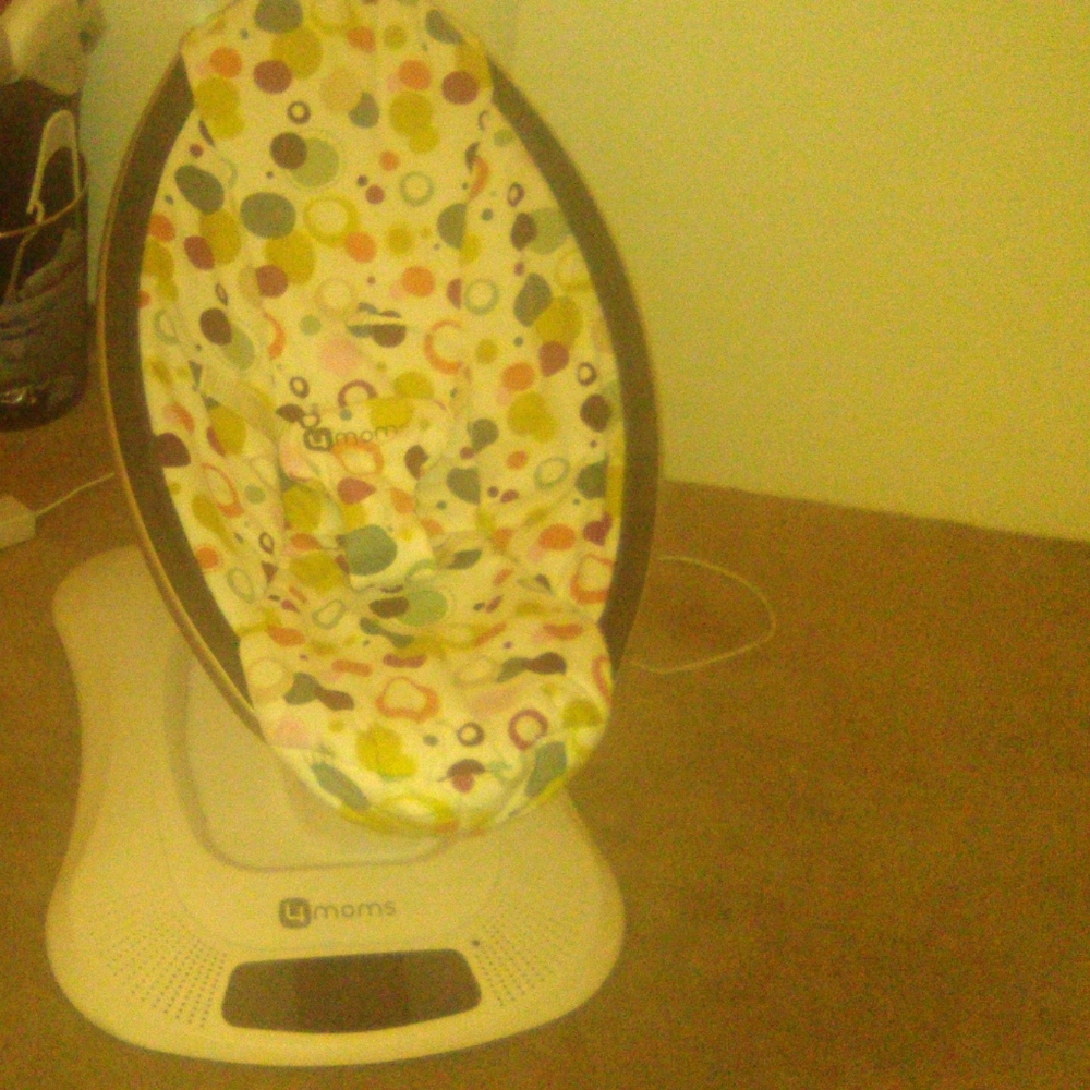 4MOMS Mamaroo infant seat